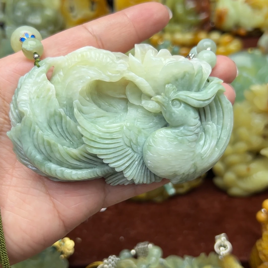 透闪石-蛇纹石玉未镶嵌颈饰