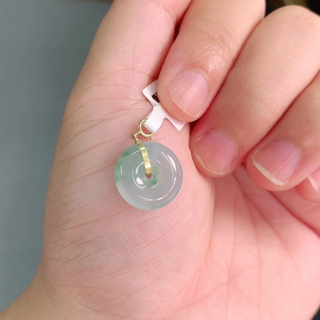 翡翠18K金镶嵌颈饰冰飘绿扣