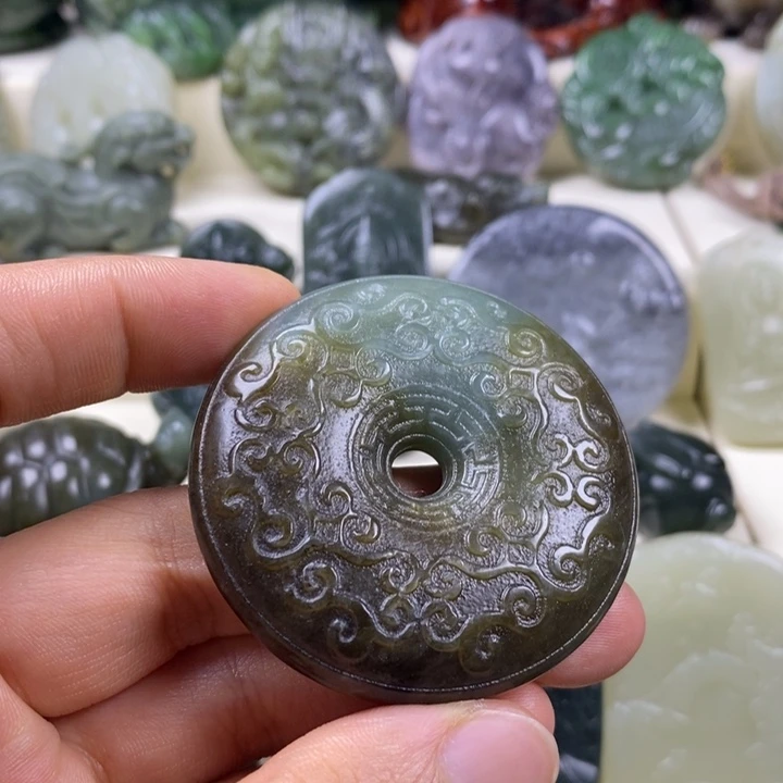 和田玉未镶嵌颈饰爱**啥