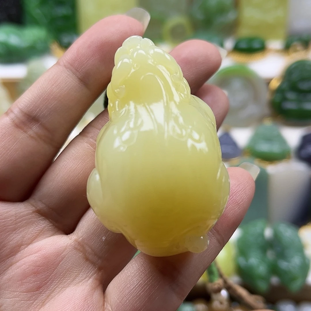 和田玉未镶嵌颈饰时**思