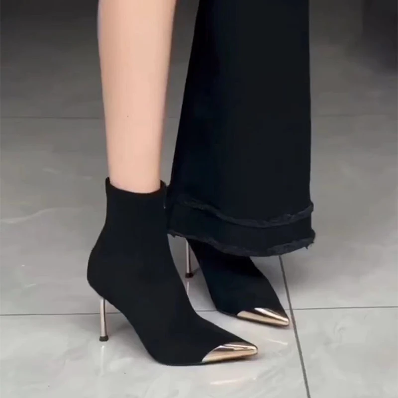 2025年秋冬新款尖头绒面金属头黑色靴子女高跟短靴细跟弹力瘦瘦靴