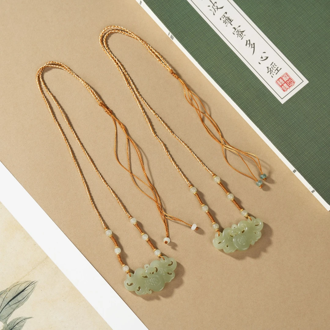 【云上叙】和田玉吊坠-多样性发一件-随形 V22101-M（甄选）含配绳