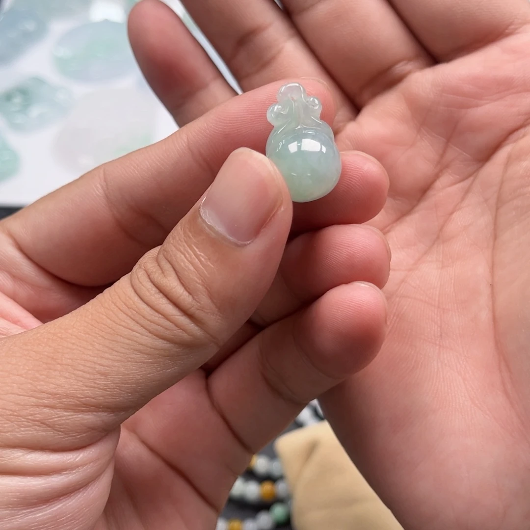 冰***芦翡翠未镶嵌颈饰天然翡翠A货