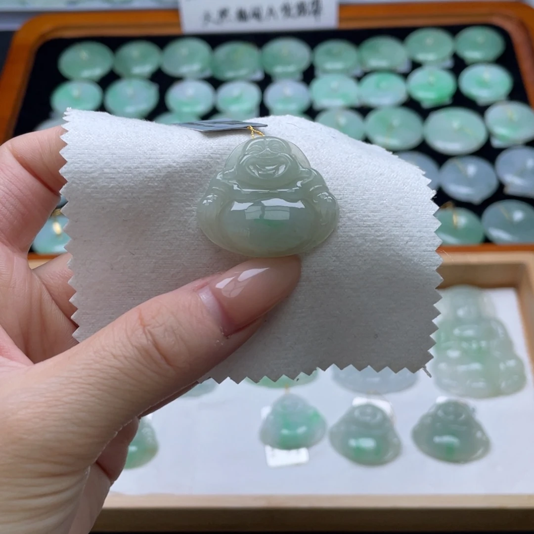 翡翠未镶嵌颈饰佛公