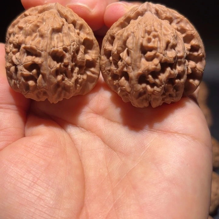 木质类文玩核桃吊坠白狮子39