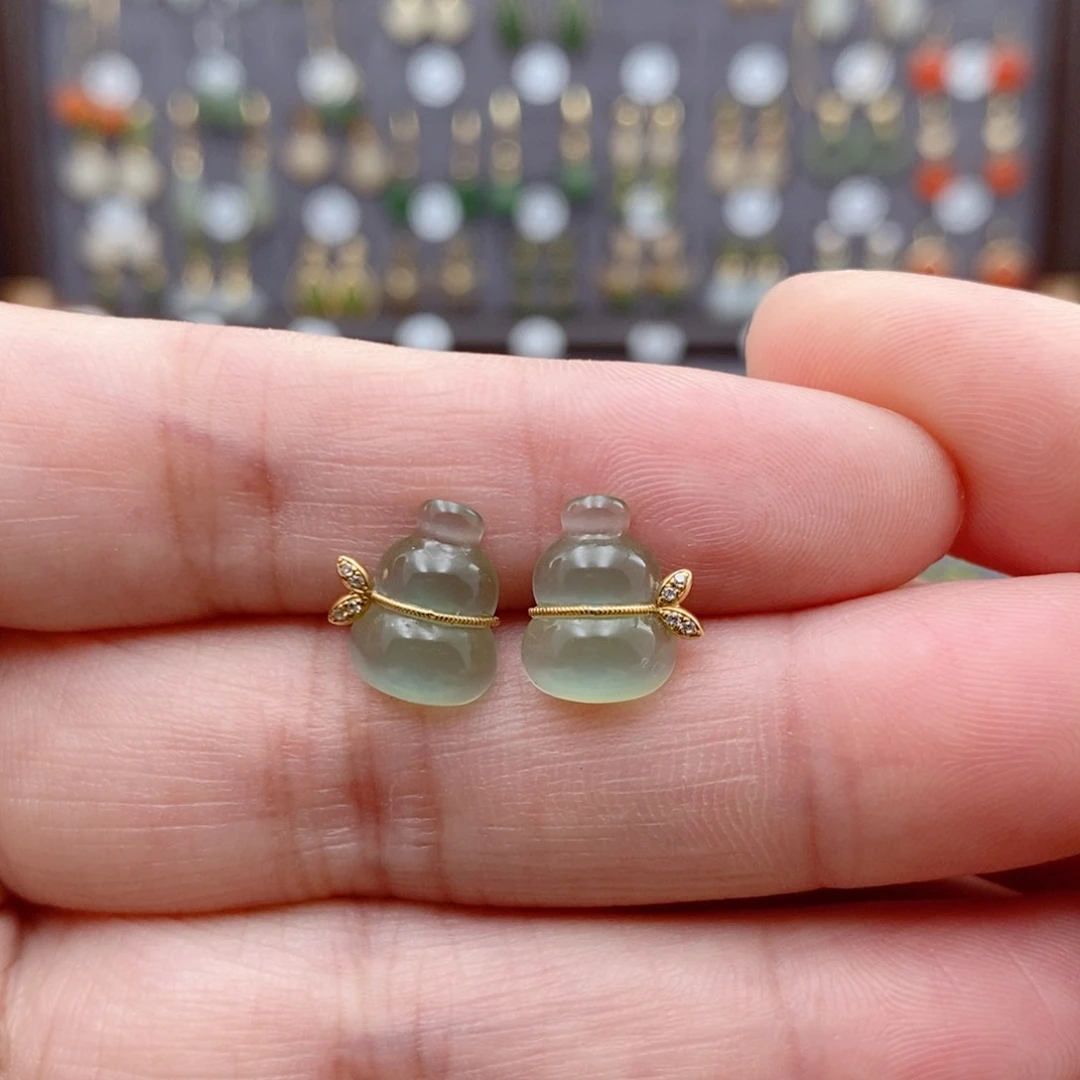 18K金镶嵌和田玉耳饰