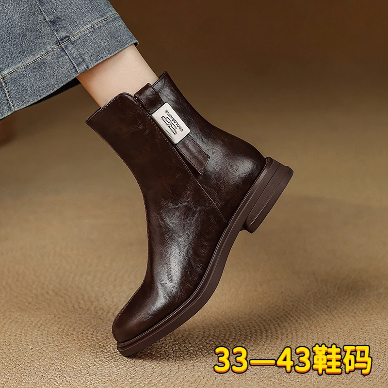 平底短靴女大头英伦风马丁靴棕色宽脚胖脚大码女靴40一43冬季新款