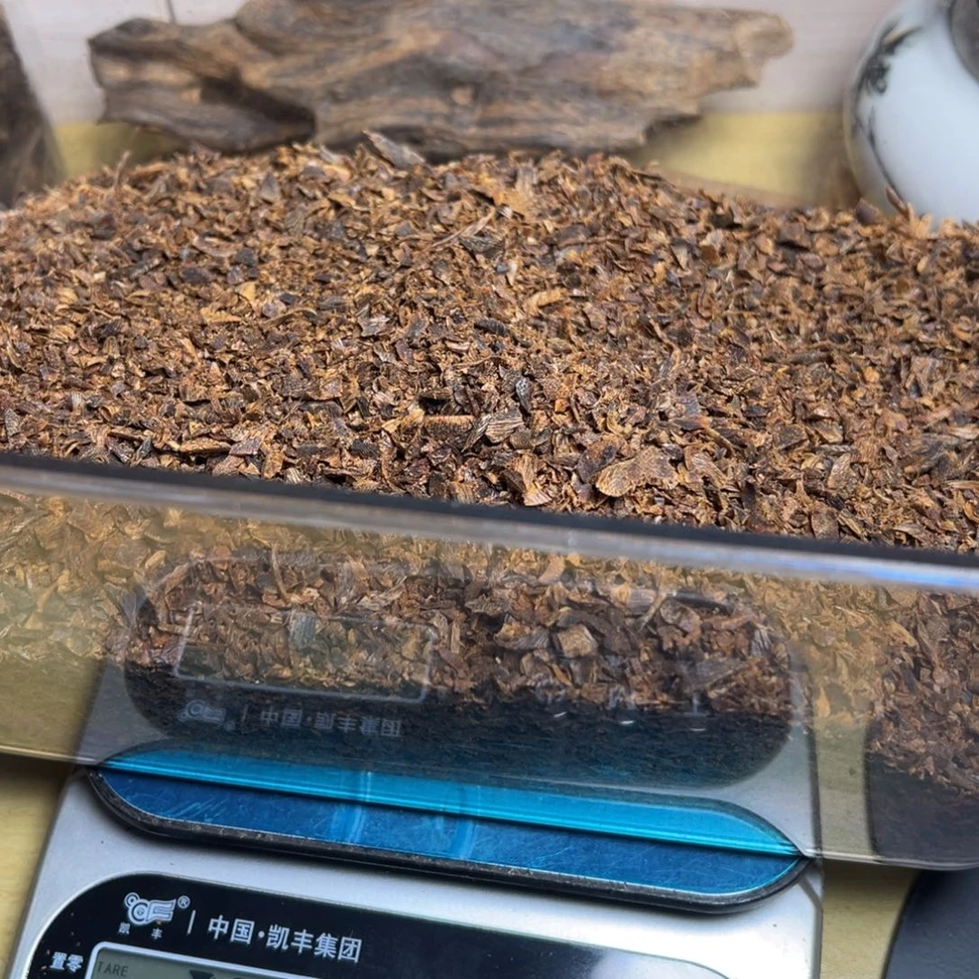 颂***东树脂制品海南老白棋沉水树丁切料371克