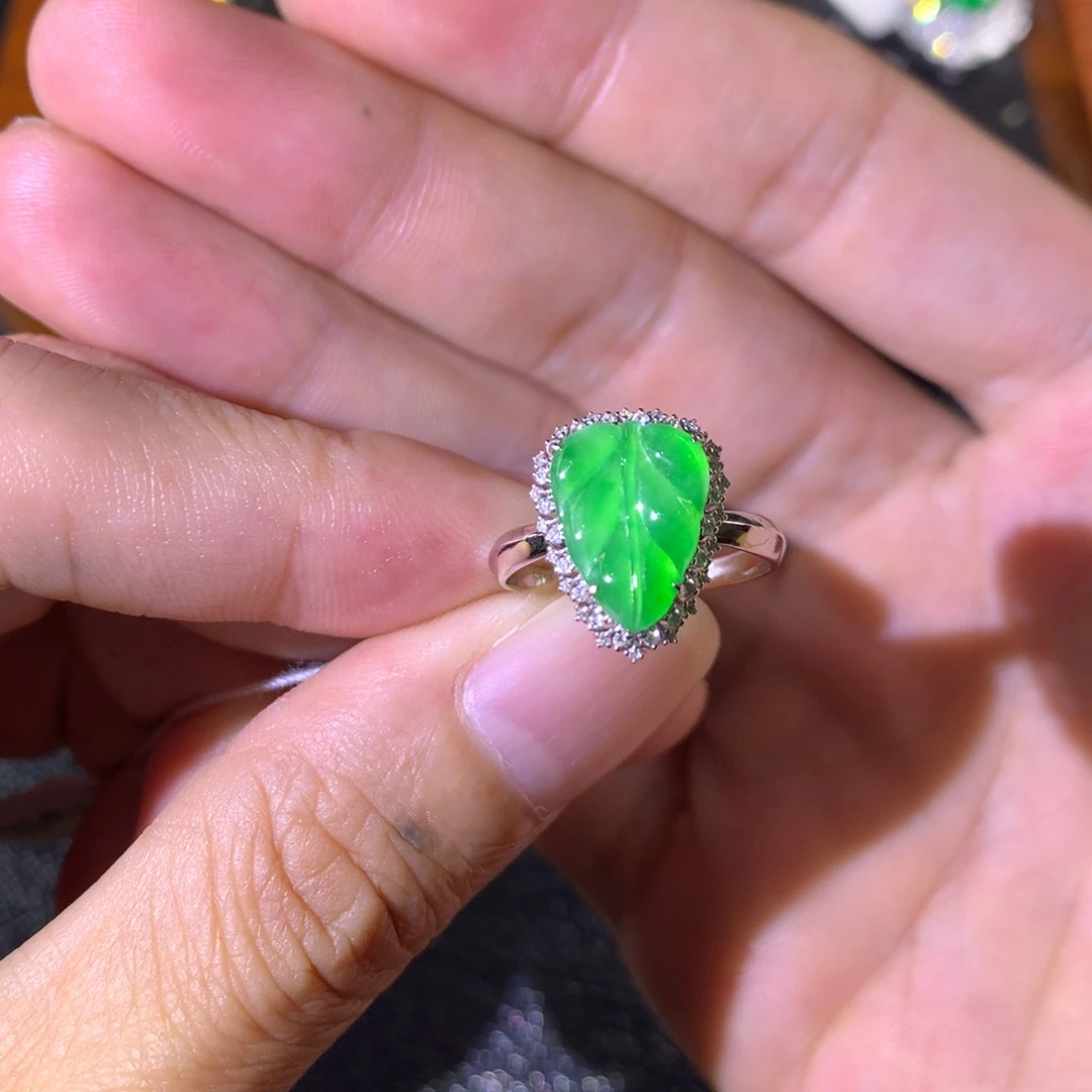 翡翠18K金镶嵌戒指翡翠