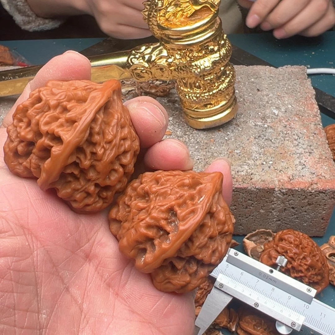 桃核把件40以上王勇官帽