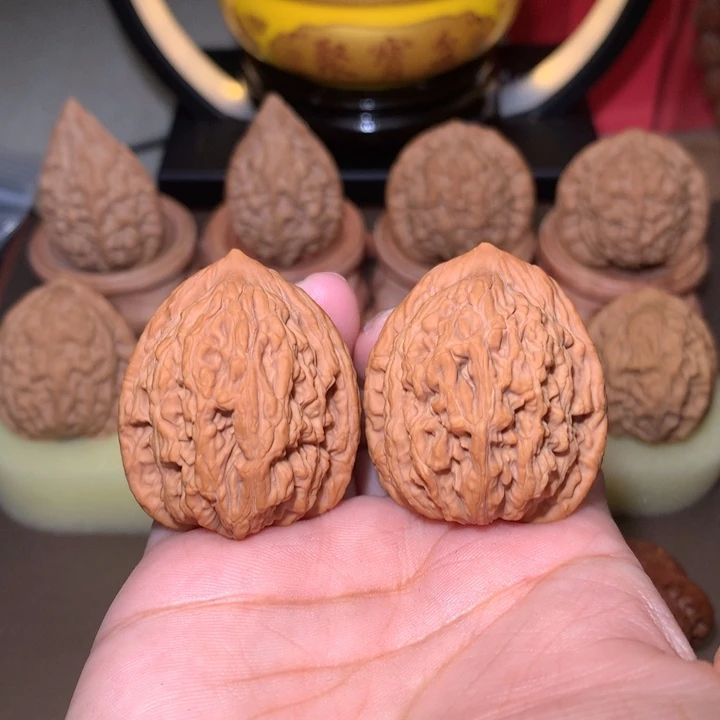 文玩核桃把件小虎头