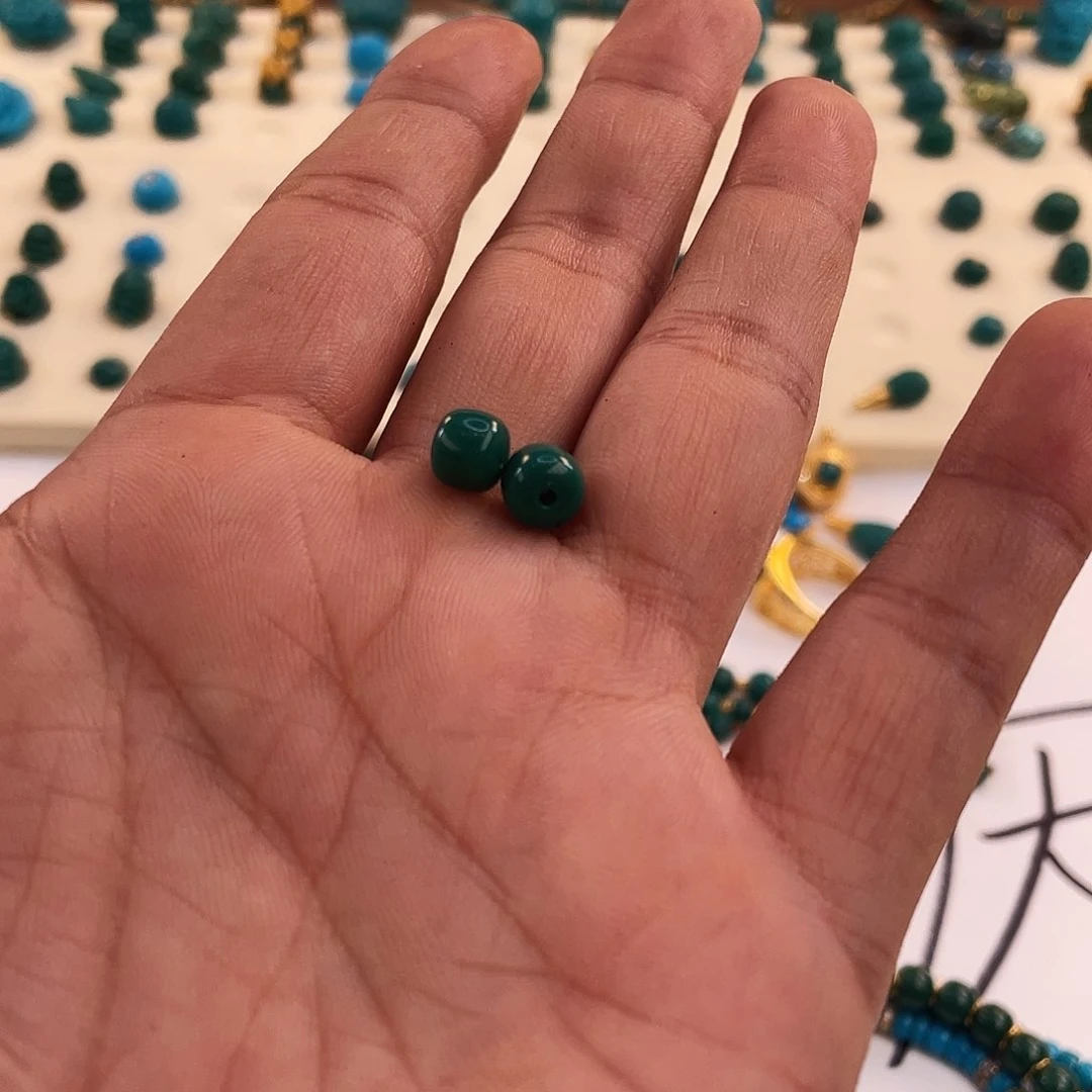 绿松石未镶嵌颈饰