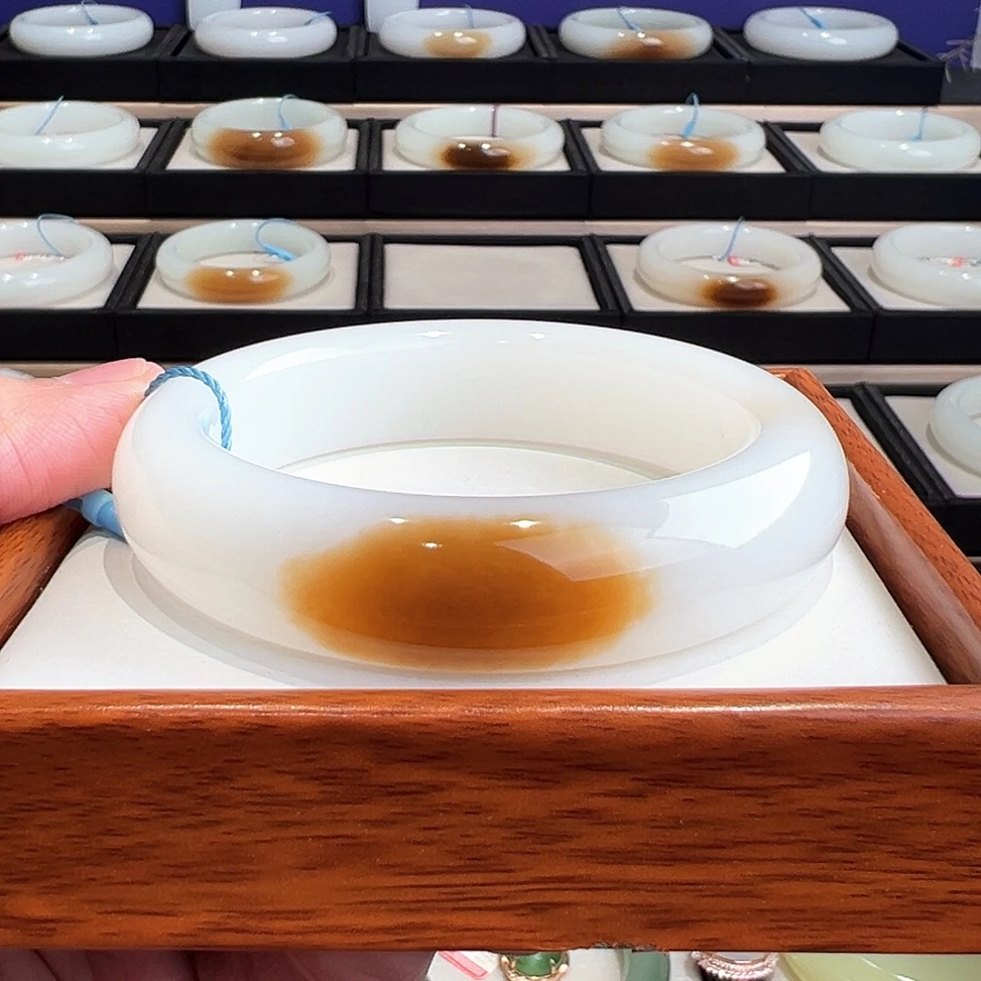 和田玉未镶嵌手镯