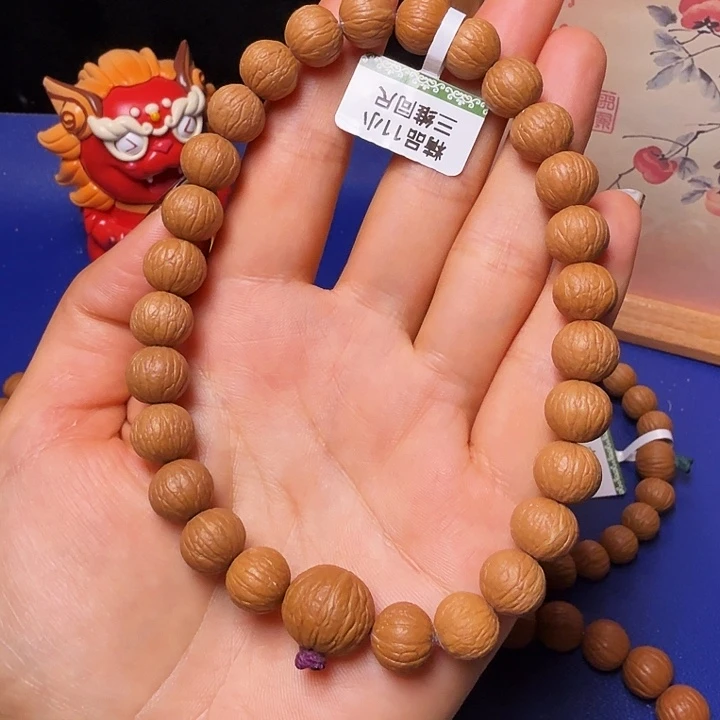 猴头核桃吊坠凤羽