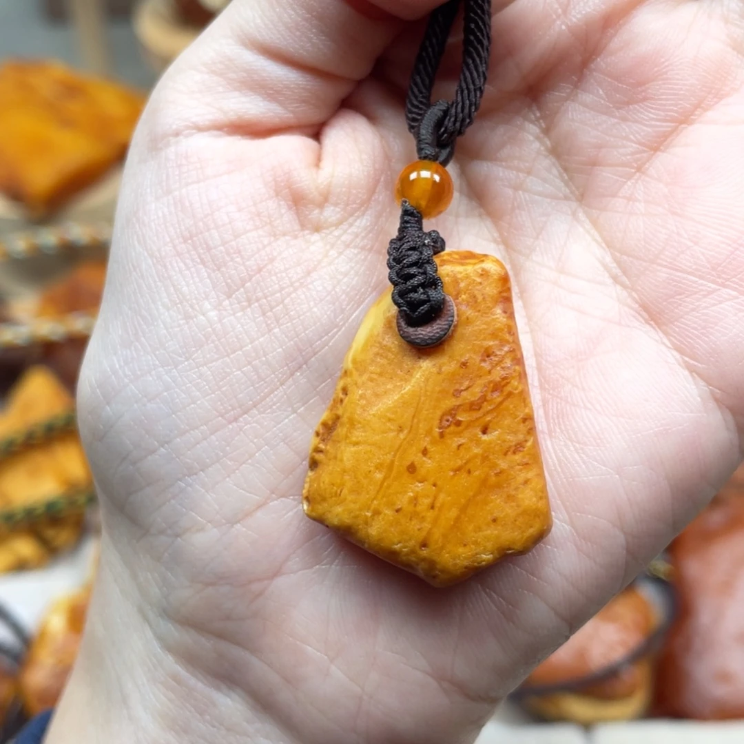 琥珀未镶嵌珠宝奇石