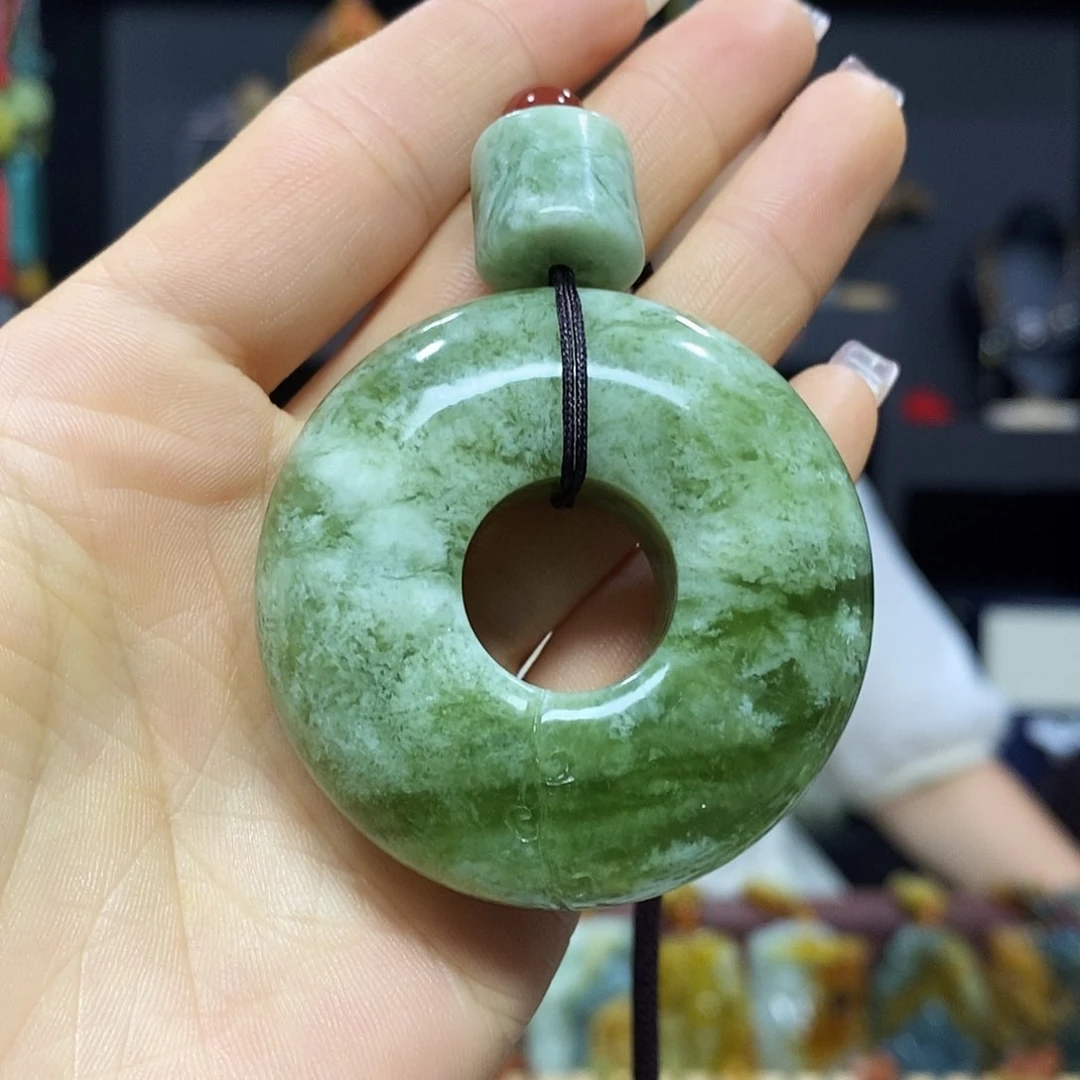 岫玉未镶嵌挂件吊坠