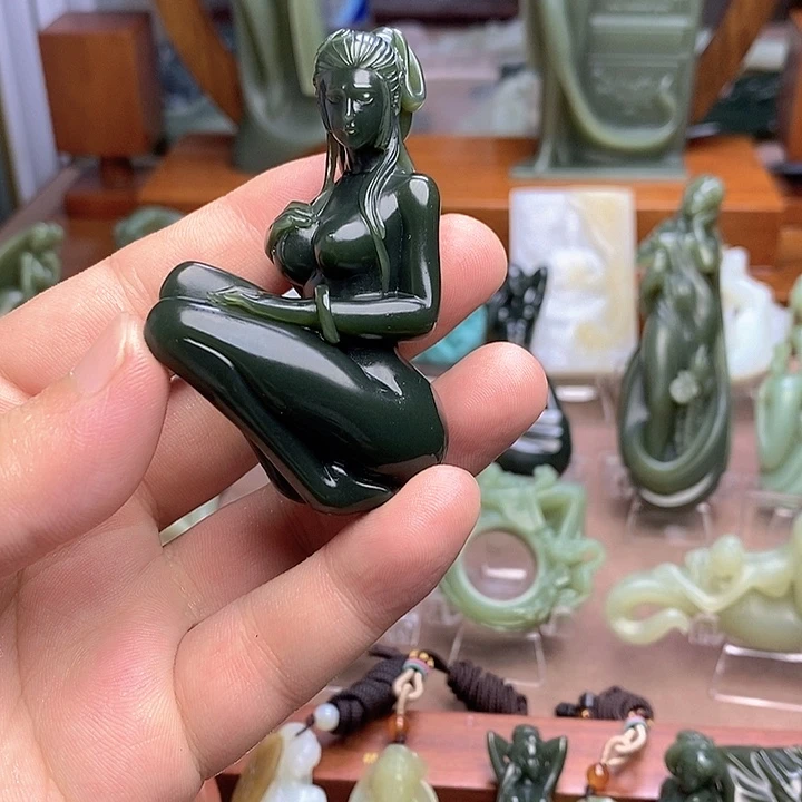 和田玉未镶嵌把件