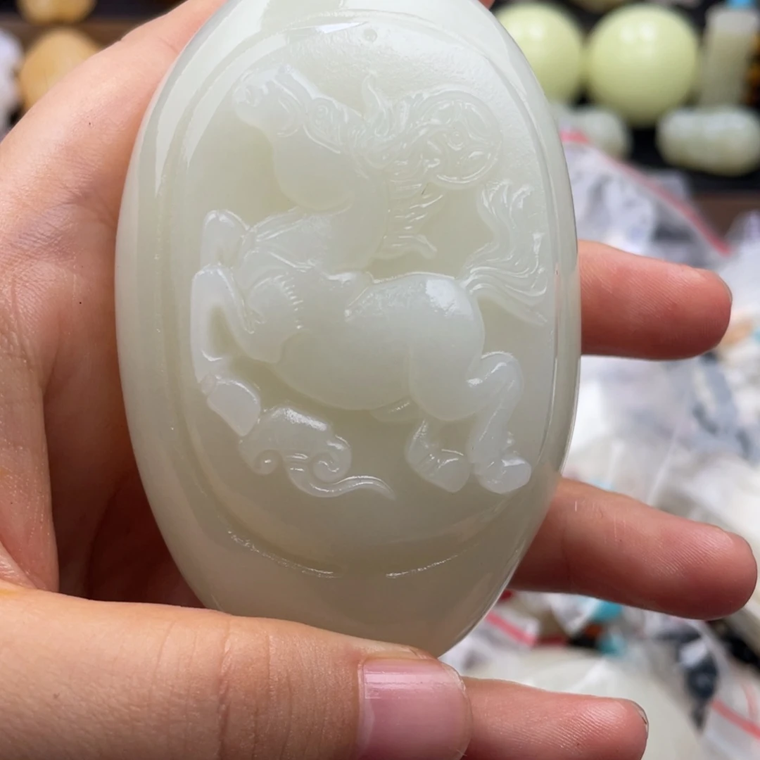 石材马**成天然古青石手把件