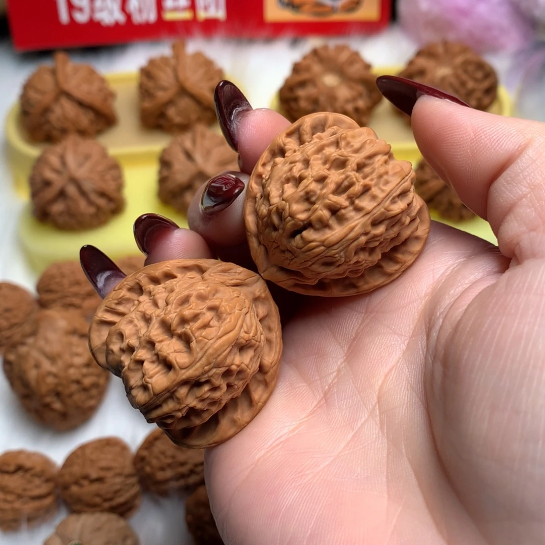 文玩核桃把件35三角白