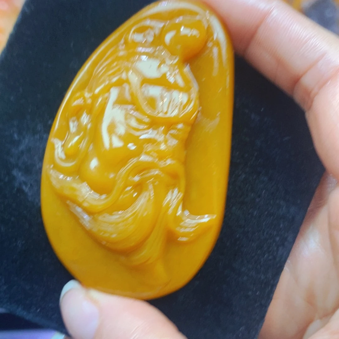 未镶嵌石英质玉（黄龙玉）颈饰