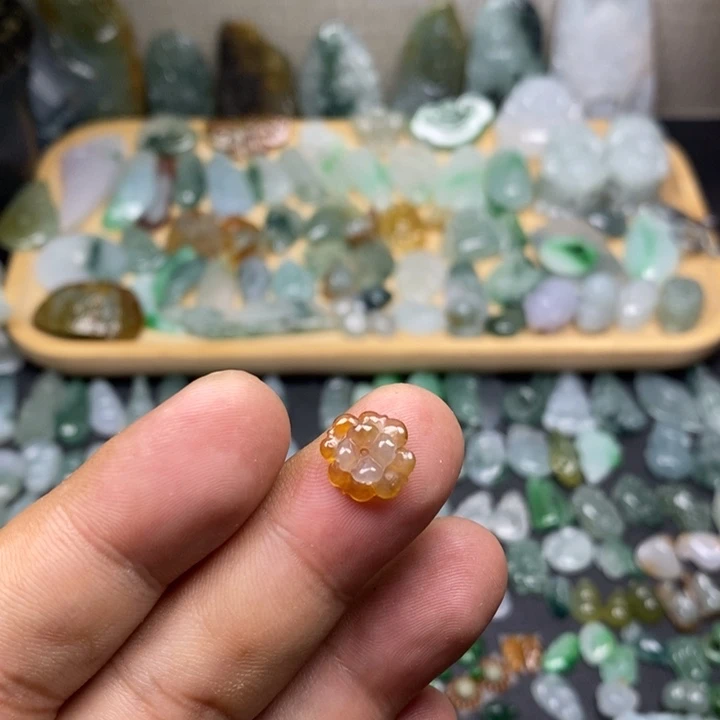 颈饰未镶嵌翡翠花