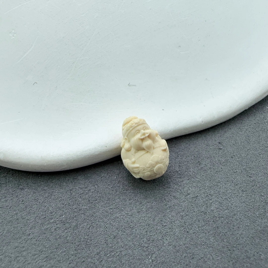 猛犸牙小财神雕刻件