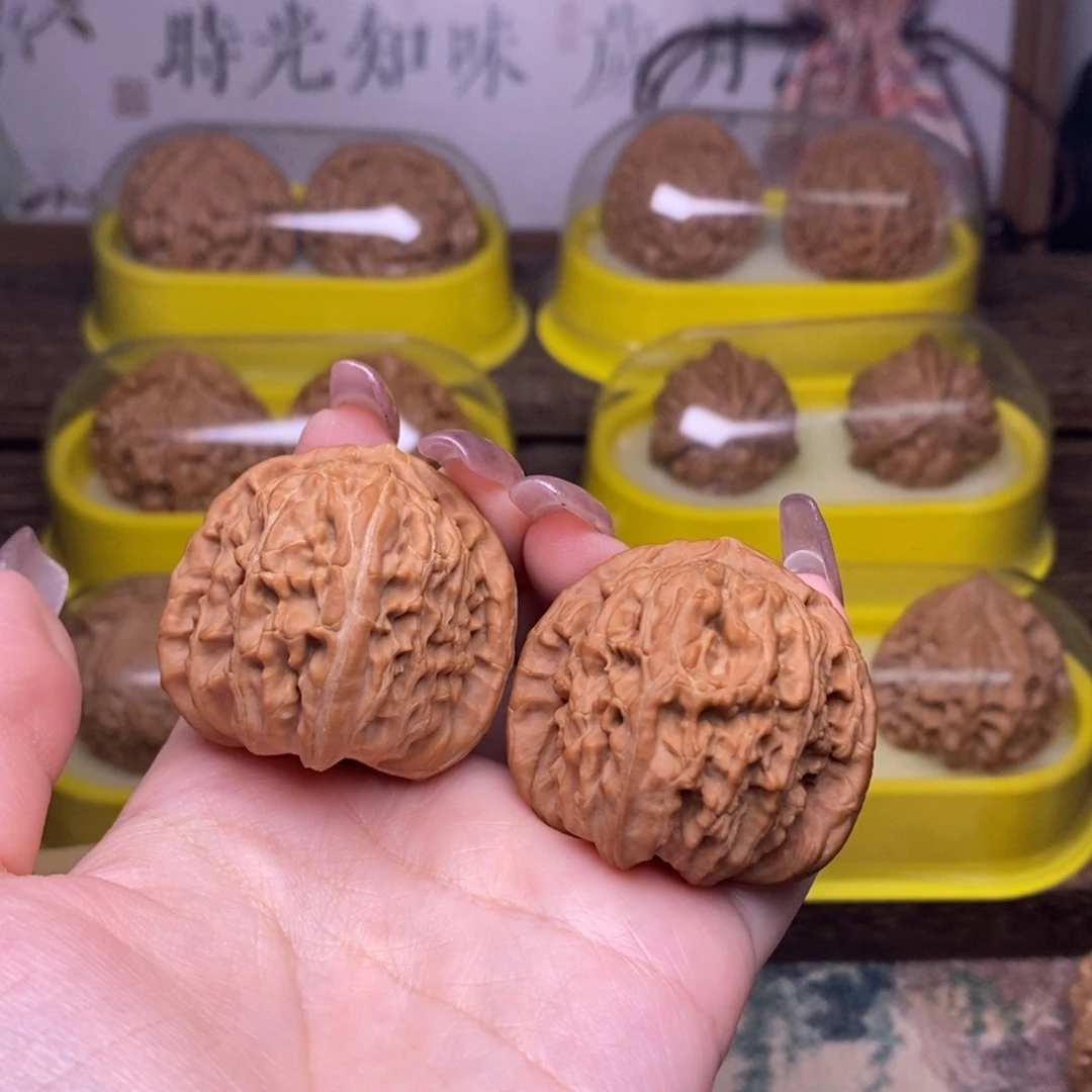 文玩核桃把件全品40尺三角白狮子头
