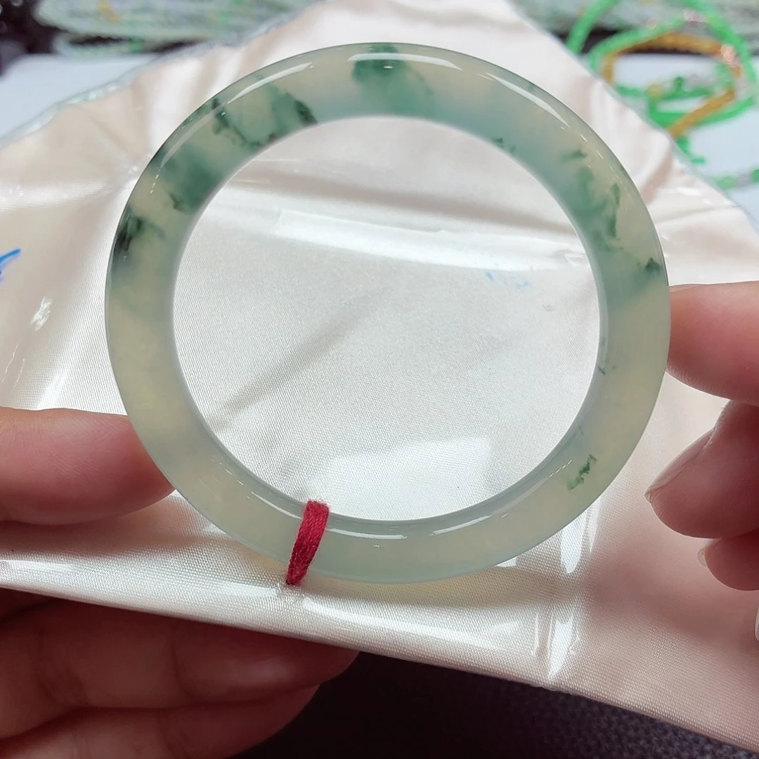 翡翠未镶嵌手镯天然缅甸A货翡翠（冰种飘花）