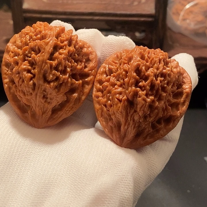 热***生文玩核桃把件三角高炮南疆石