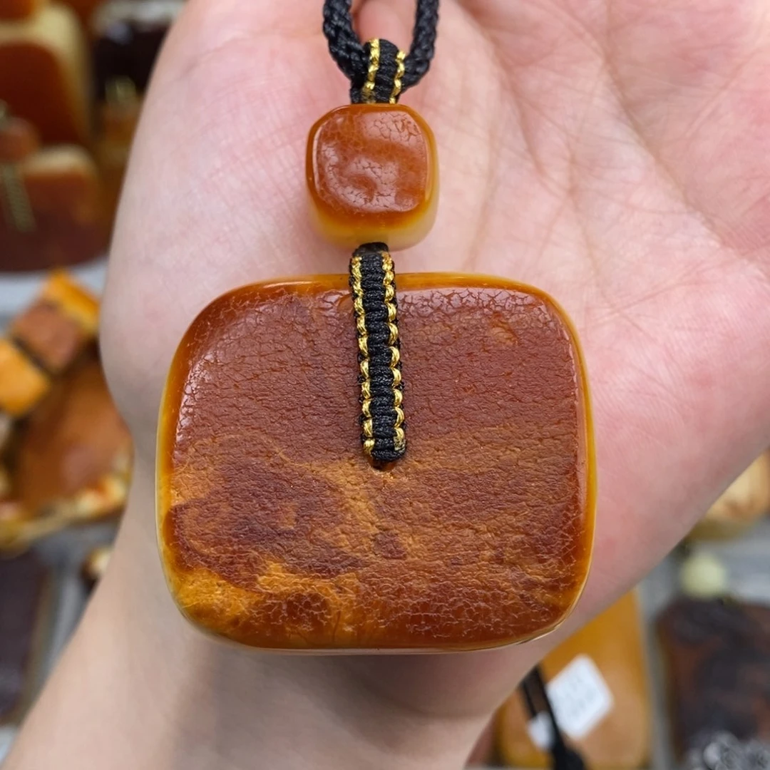 未镶嵌吊坠(赠链)琥珀