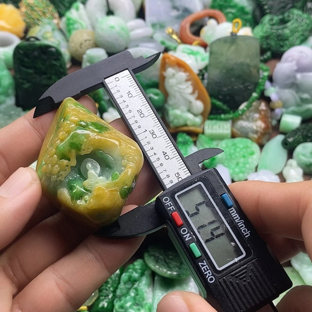 翡翠未镶嵌颈饰悟道