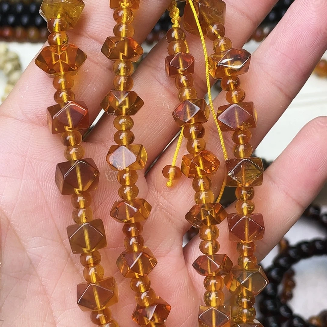 月***上琥珀未镶嵌裸石大