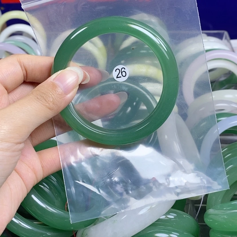 【闪购商品】石英质玉手镯未镶嵌59