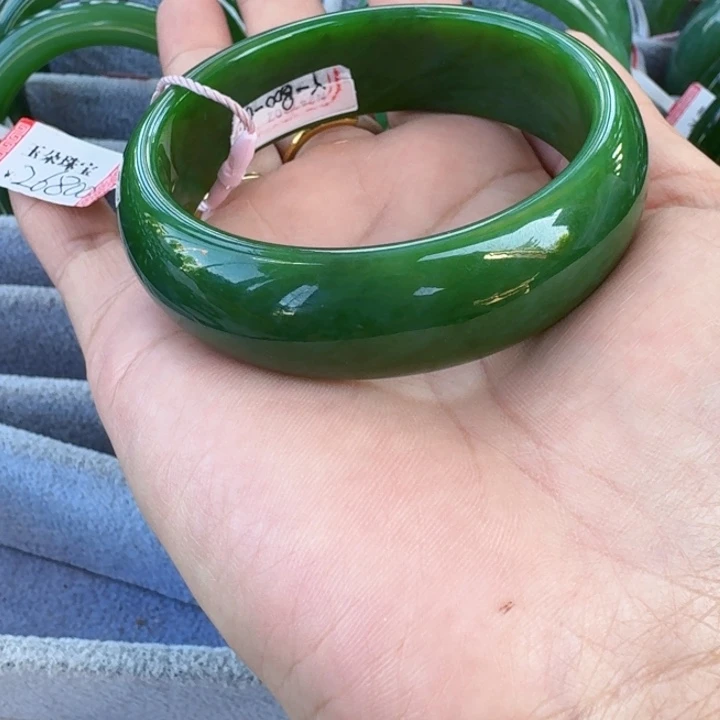 和田玉（碧玉）未镶嵌手镯