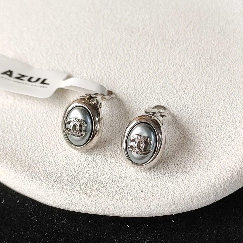 95新 Chanel/香奈儿 Azul-00A银色椭圆双C耳夹50436