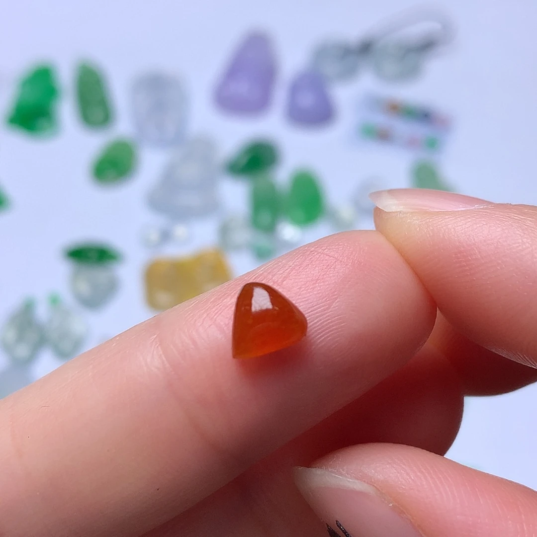 翡翠未镶嵌颈饰水滴