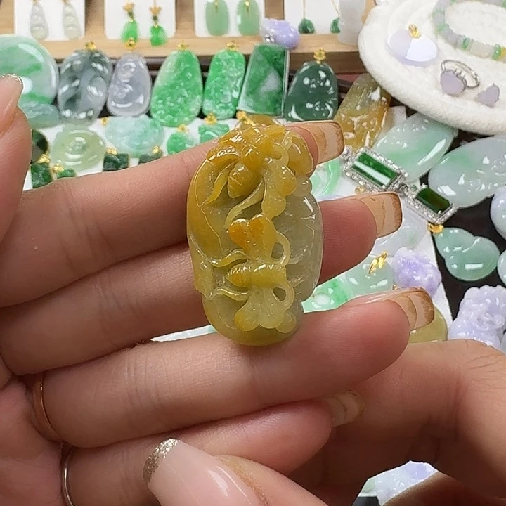 翡翠未镶嵌颈饰甜甜蜜蜜挂件