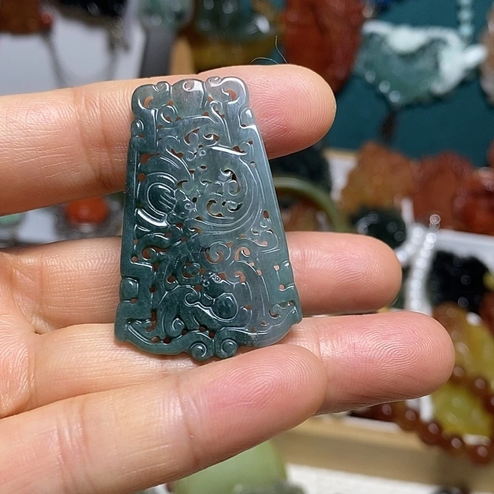 翡翠未镶嵌吊坠(赠链)