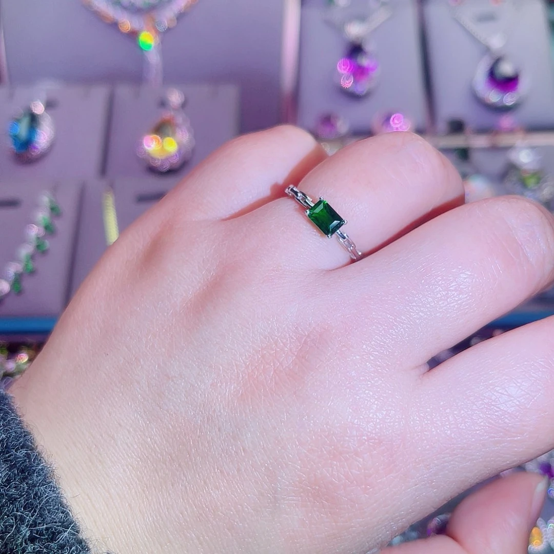 银S925镶嵌透辉石戒指