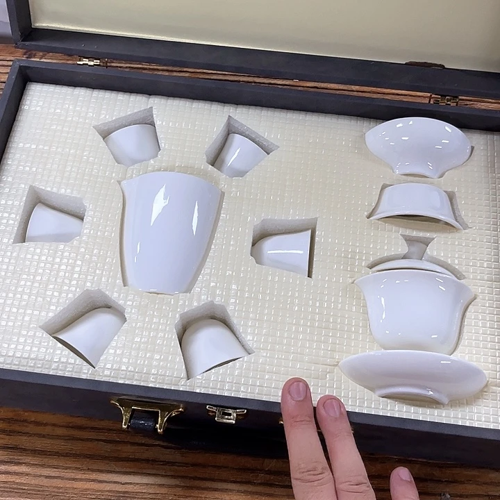 孤品茶具套装等。
