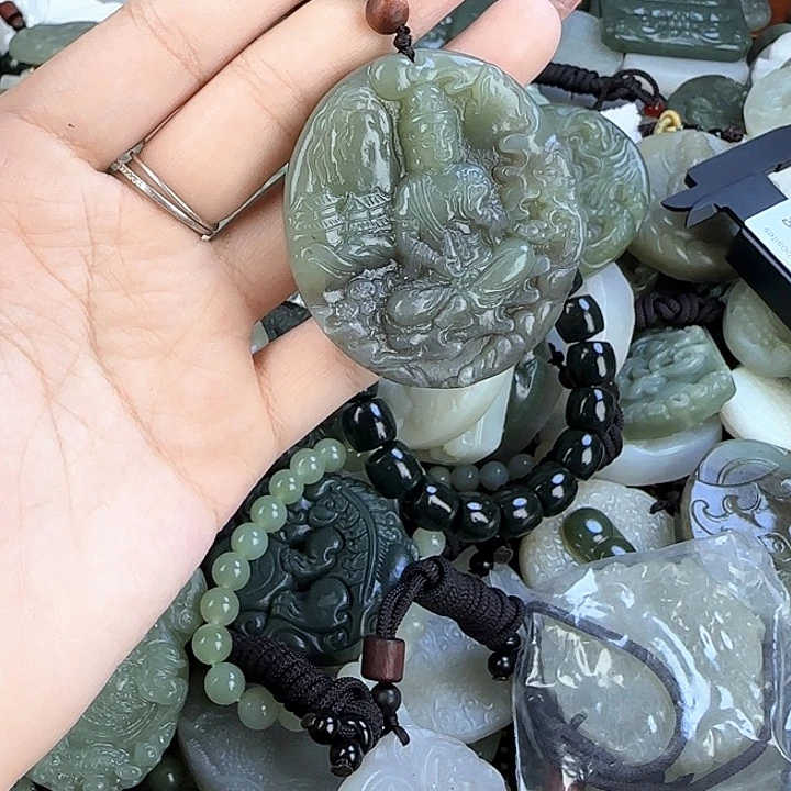 颈饰未镶嵌和田玉