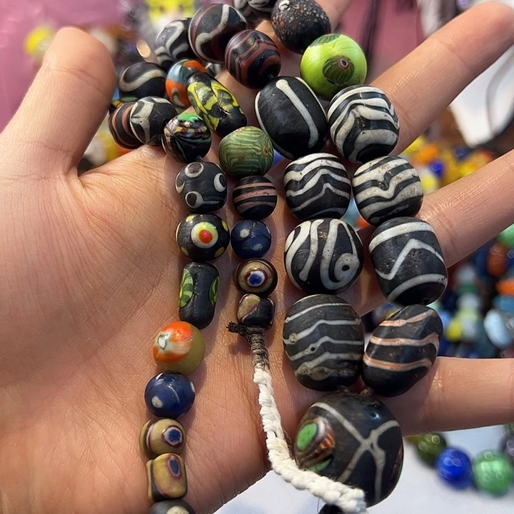 玻璃颈饰西亚琉璃