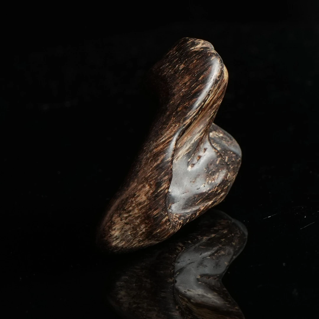 A1326 越南顺化沉水吊坠5.4x3.3x1.6cm 11.7g