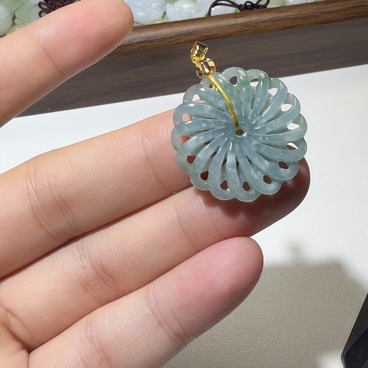 颈饰未镶嵌翡翠好