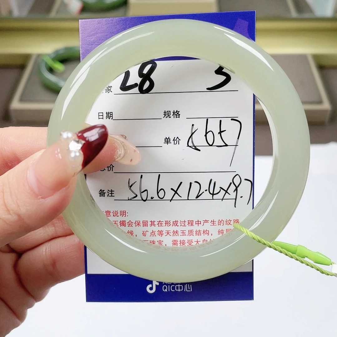 【闪购商品】和田玉手镯未镶嵌我****?