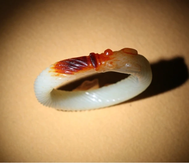 福利放漏 咬尾龙纽丝和田玉 玉手镯