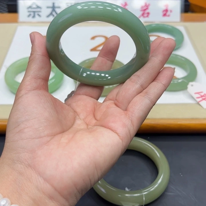 未镶嵌手镯石英质玉顺**水