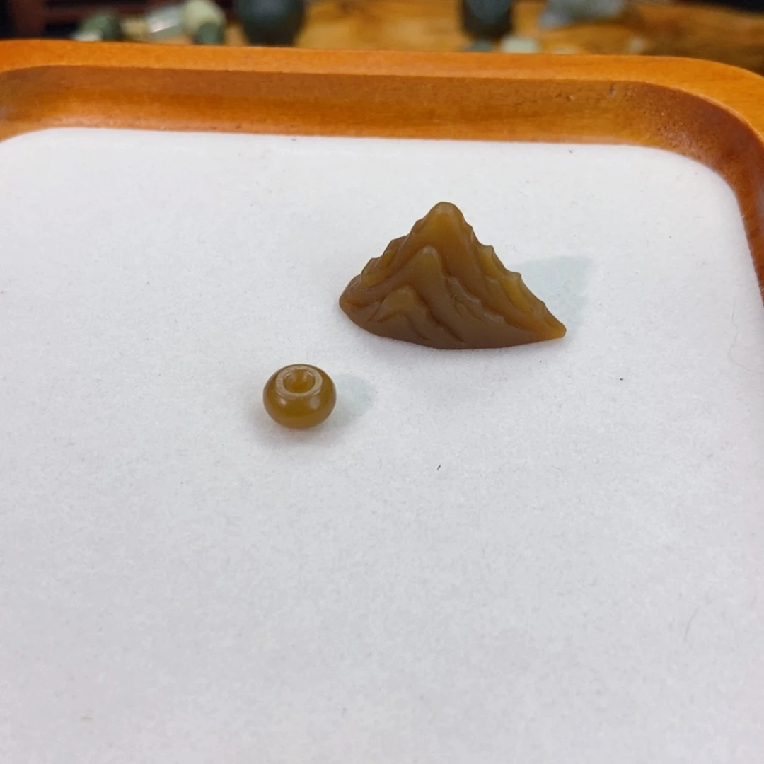 滢***虫和田玉未镶嵌颈饰
