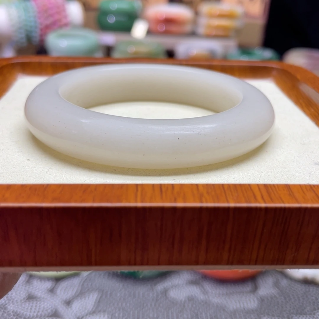 石英质玉未镶嵌手镯