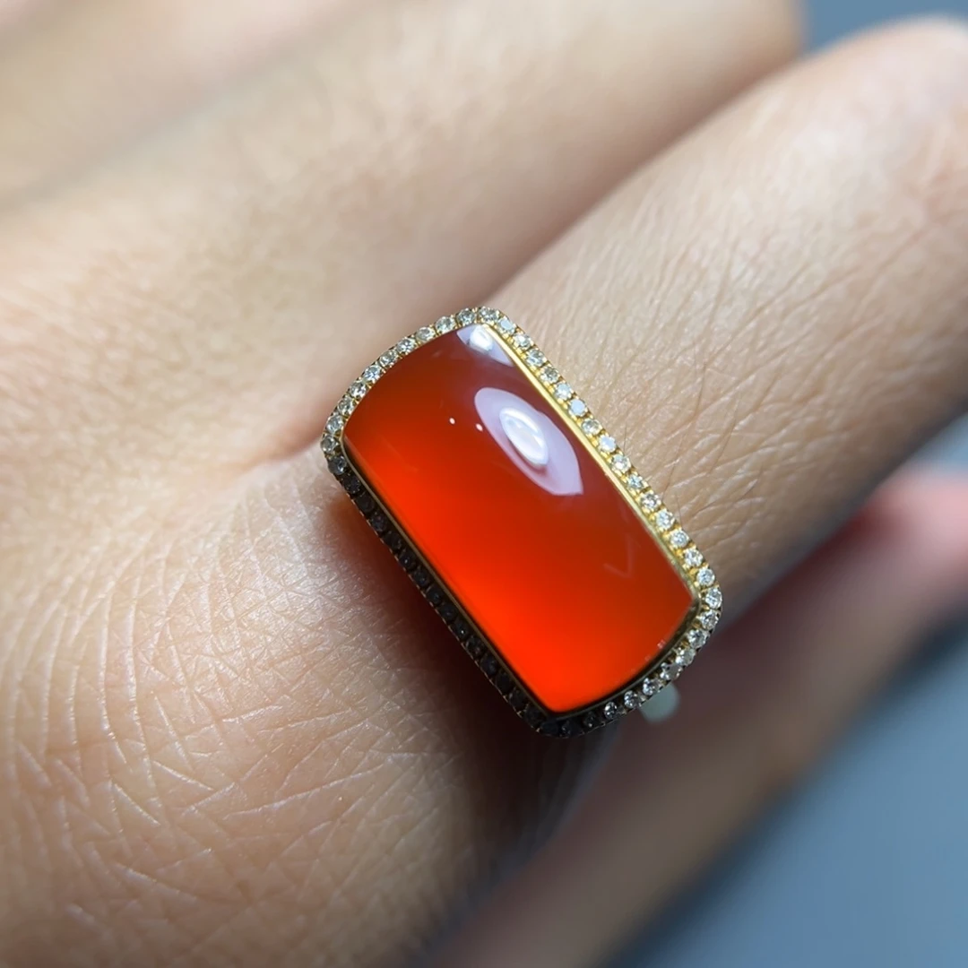 南红玛瑙冰红戒指18K金镶嵌
